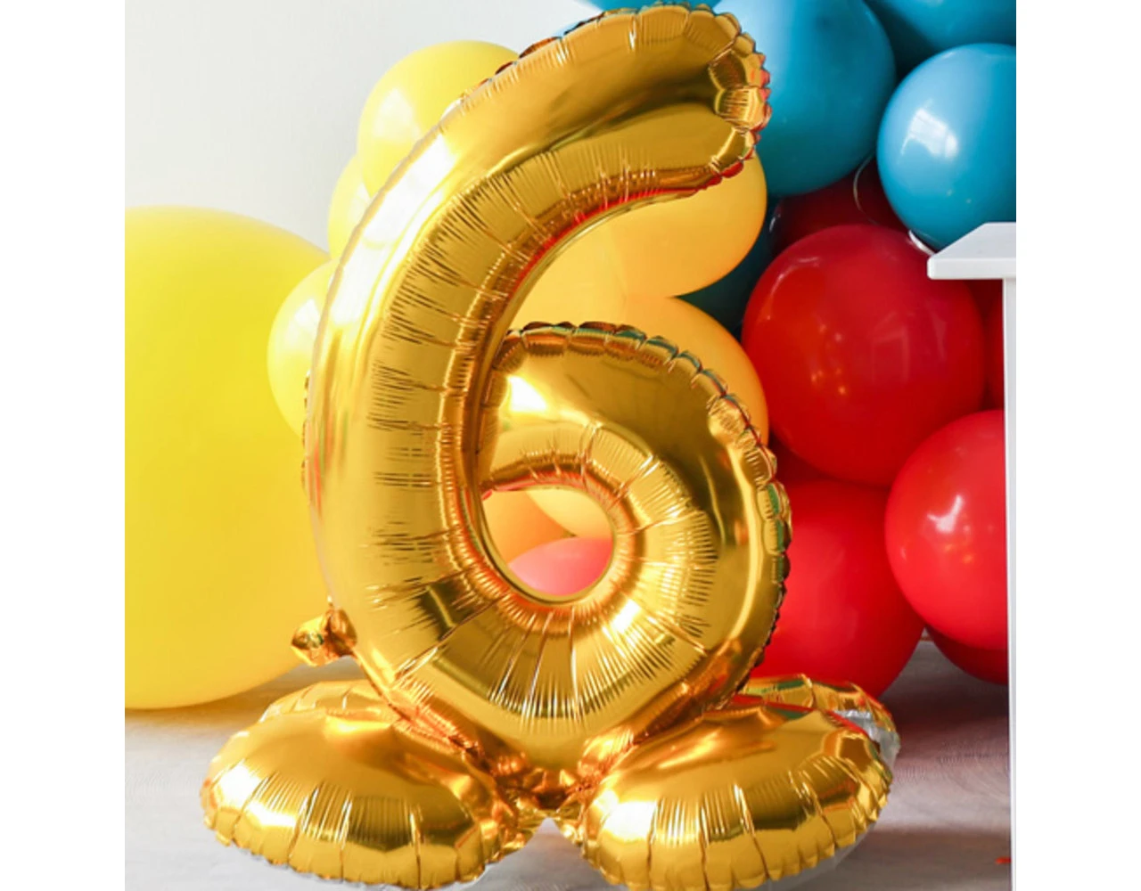Folie Ballon Cijfer 6 Goud Met Standaard 72cm 4 Folie Ballon Cijfer 6 Goud Met Standaard 72cm - Afbeelding 4