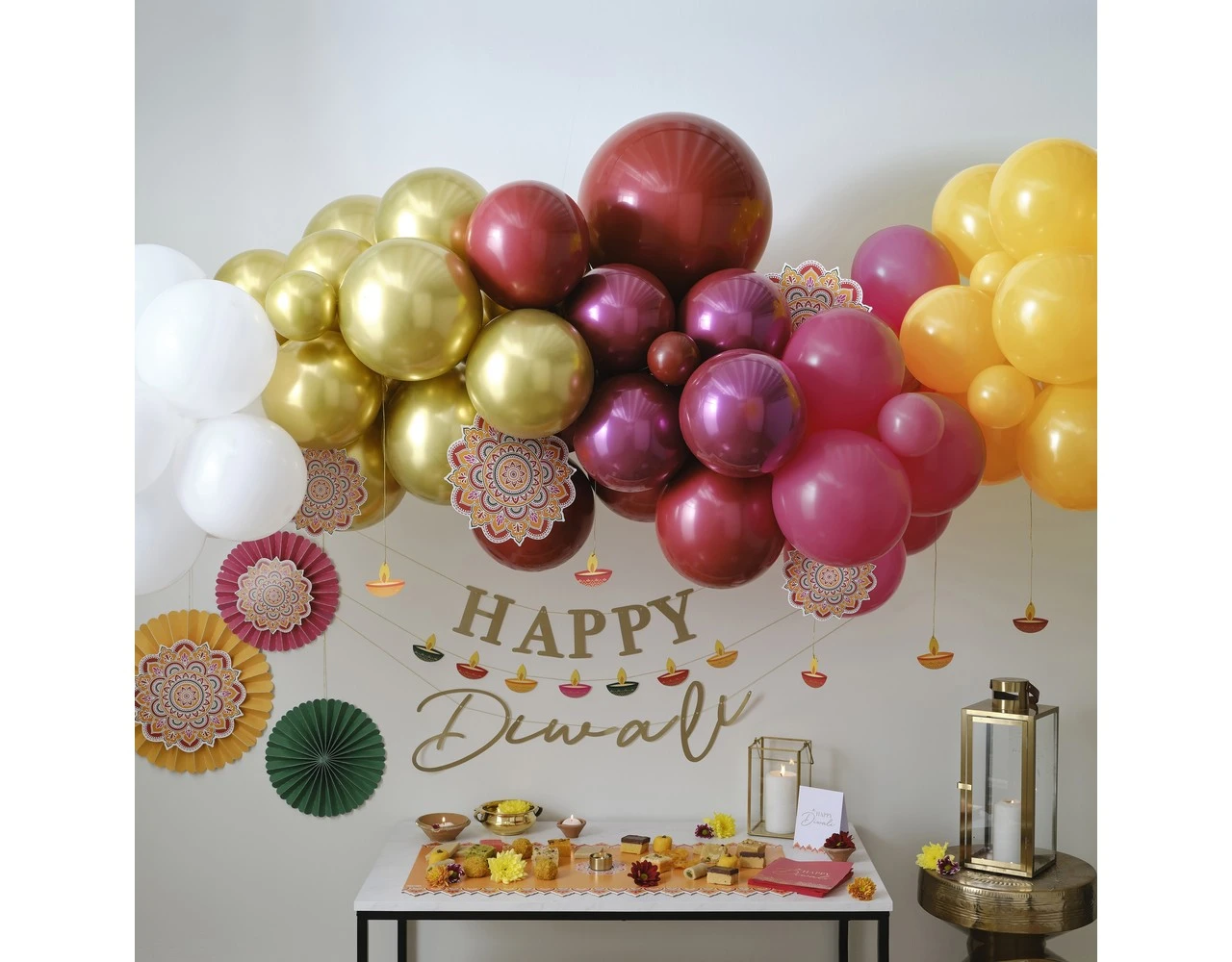 Gekleurde Ballonnenboog Met Papieren Waaiers 2 Gekleurde Ballonnenboog Met Papieren Waaiers - Afbeelding 2