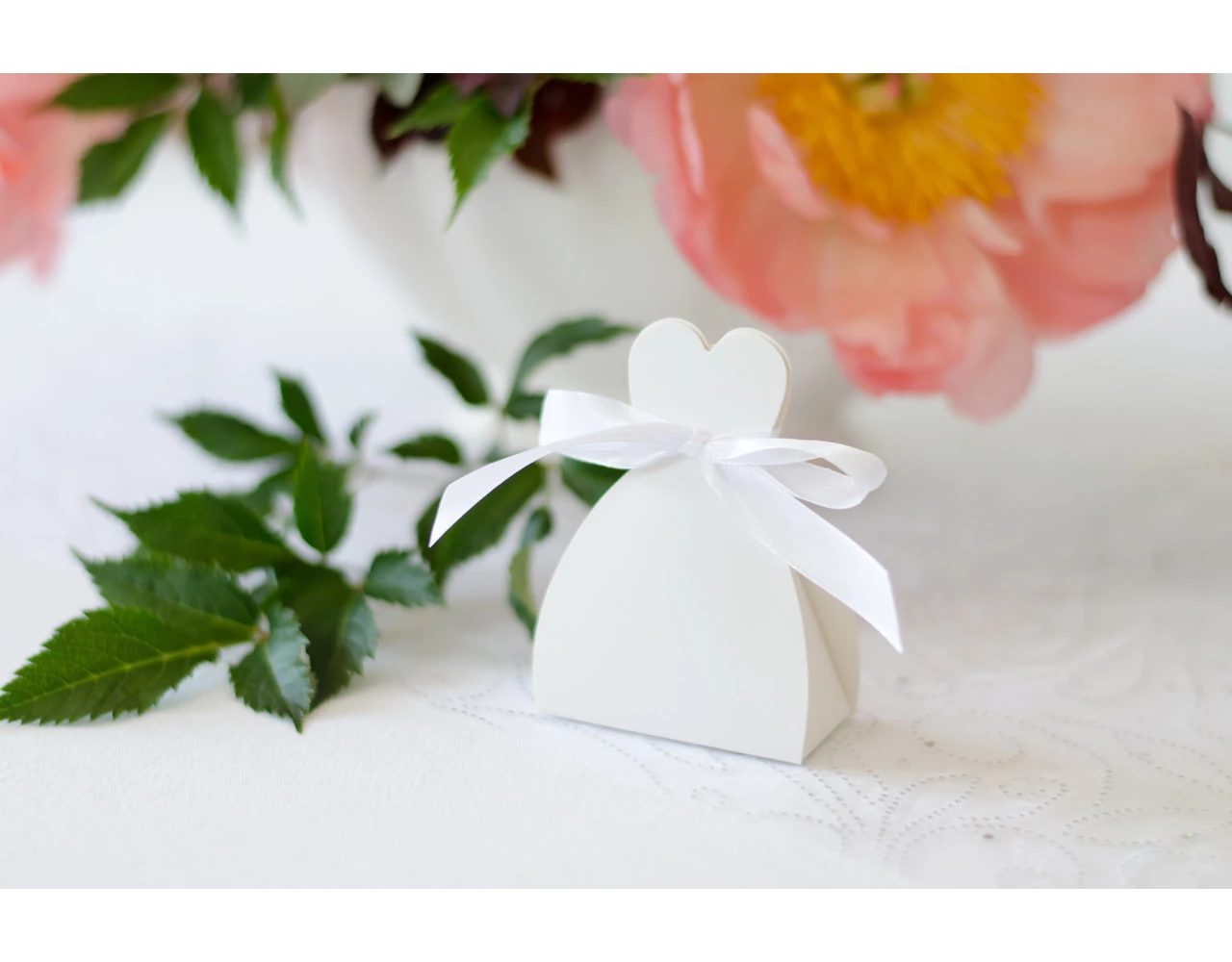 Geschenkdoosjes Hart Wit Met Strik 6,5cm 10st 2 Geschenkdoosjes Hart Wit Met Strik 6,5cm 10st - Afbeelding 2