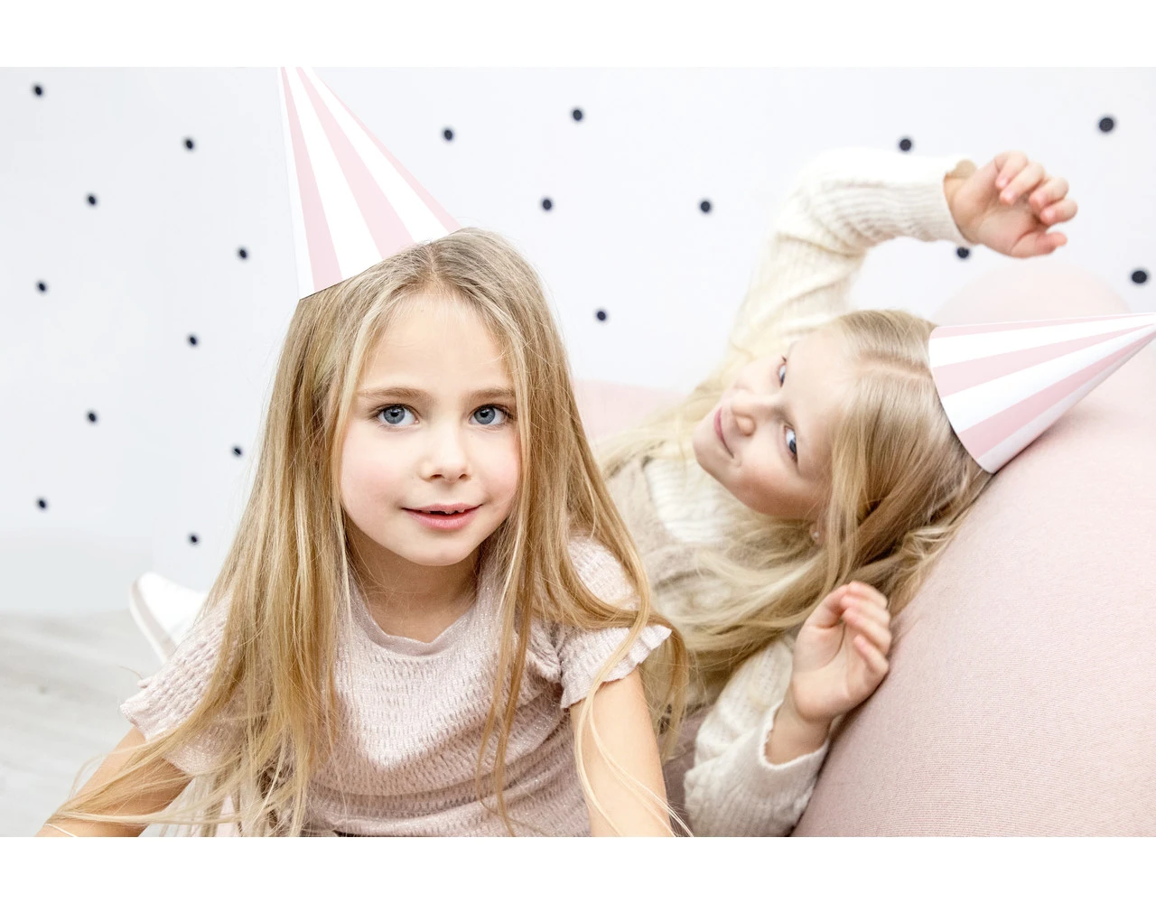 Lichtroze Feesthoedjes Met Witte Strepen 16cm 6st 2 Lichtroze Feesthoedjes Met Witte Strepen 16cm 6st - Afbeelding 2