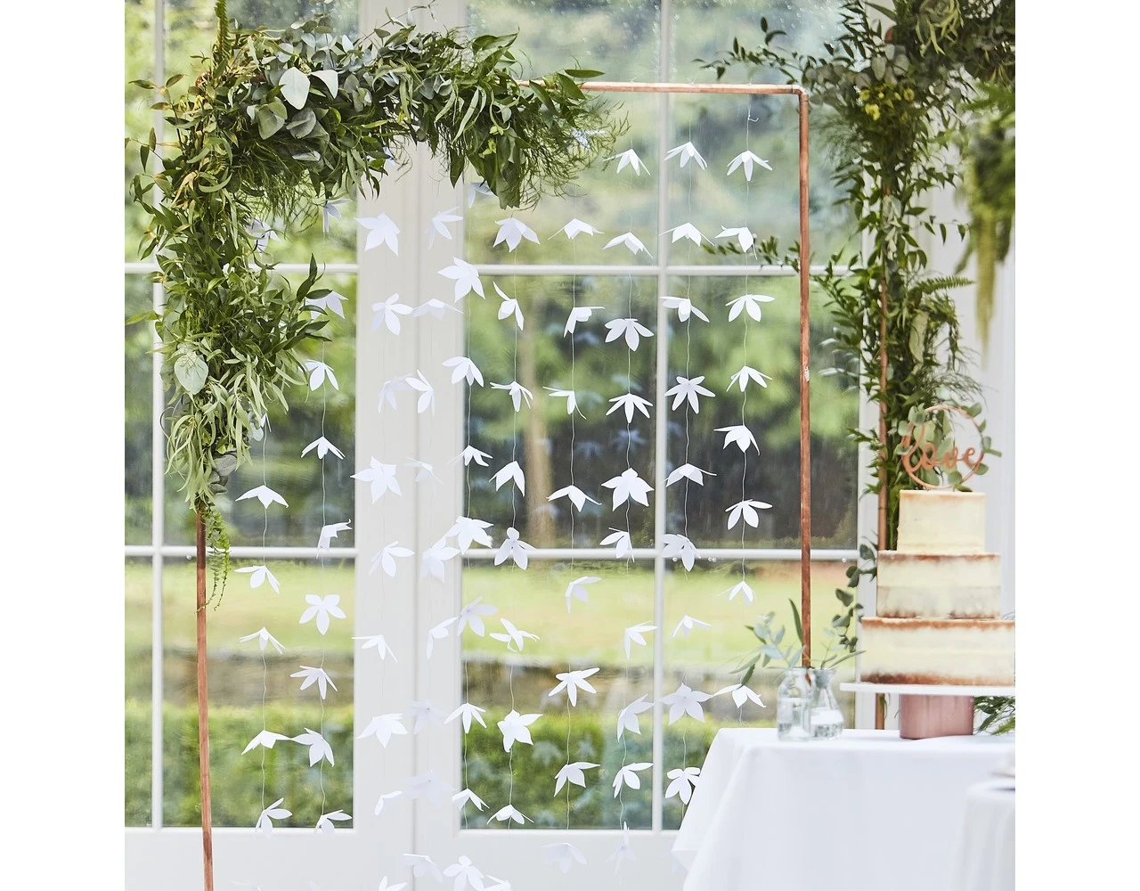 Witte Hangdecoratie Bloemen Slinger Set 1,8m 2 Witte Hangdecoratie Bloemen Slinger Set 1,8m - Afbeelding 2